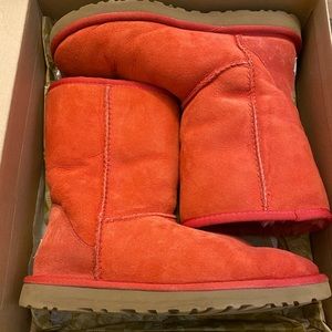 Classic short hibiscus UGG